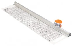 Fiskars 2-in-1 Rollschneider-Lineal-Kombi - Rotary Ruler Combo 6" X 24inches Ruler And 45mm Blade Fabric Cutter