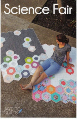 Science Fair Patchworkdecke - Hex'N'More Schnittmuster Booklet - Jaybird Quilts