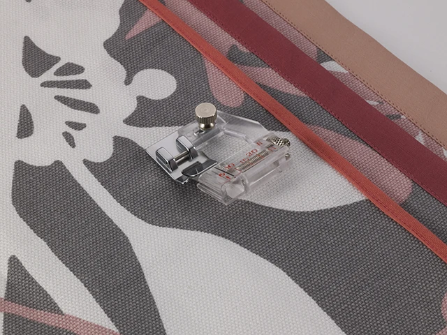 Einstellbarer Schrägbandeinfasser / Verstellbarer Schrägbandfuß - Klickfuß - Brother Binding Nähfuß 1 Einstellbarer Schrägbandeinfasser / Verstellbarer Schrägbandfuß - Klickfuß - Brother Binding Nähfuß